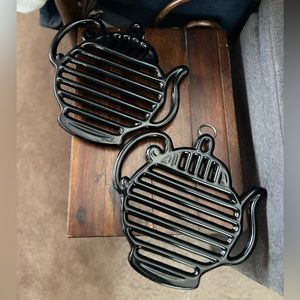 Vintage Teapot Trivet-Glazed Metal